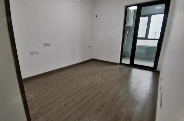 三叶草户型  精装修  新房未住 送车储免大税 总价低