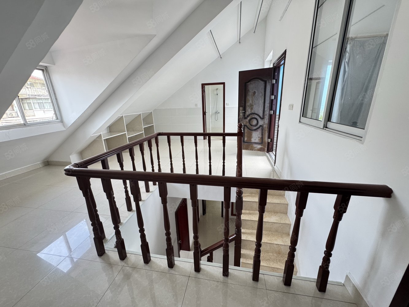 警苑6室2厅3卫160㎡南北79.8万