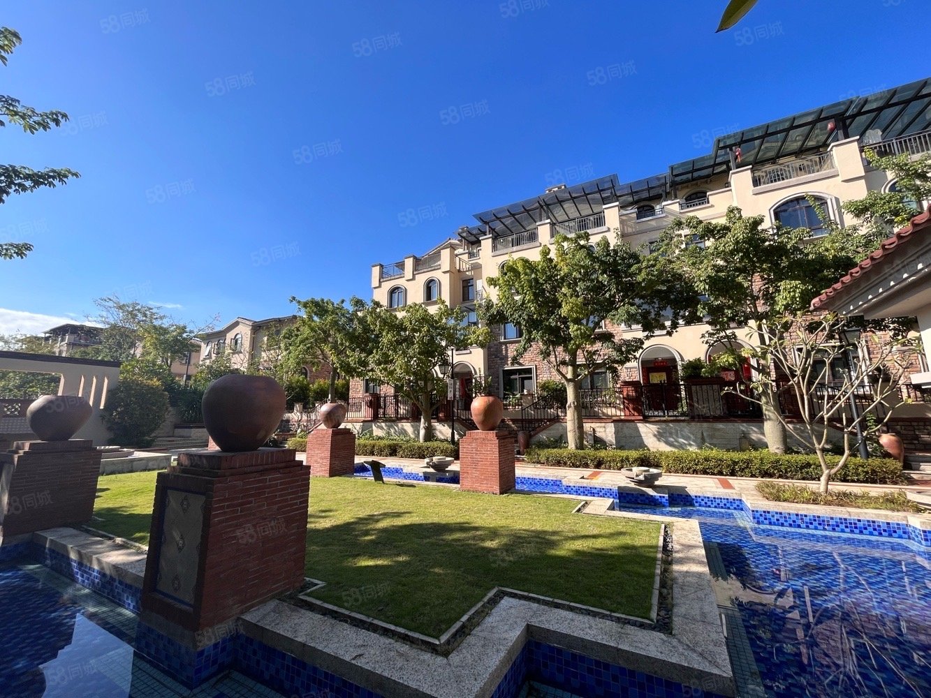 水岸星城(别墅)5室2厅4卫271㎡南北258万