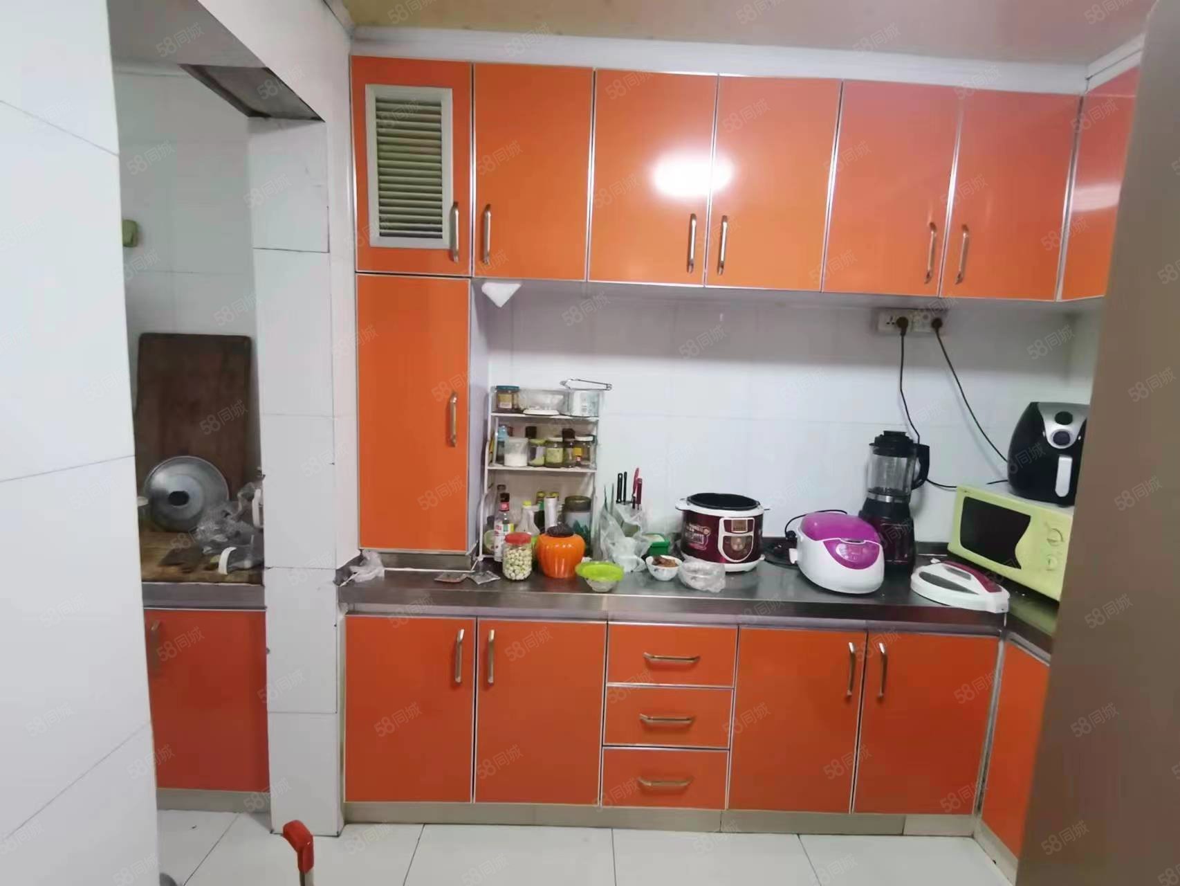 奧林公寓3室2廳2衛(wèi)152.82㎡南北215萬