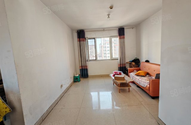 先锋社区边户 送储藏室中间楼层 马上免大税 随时看房