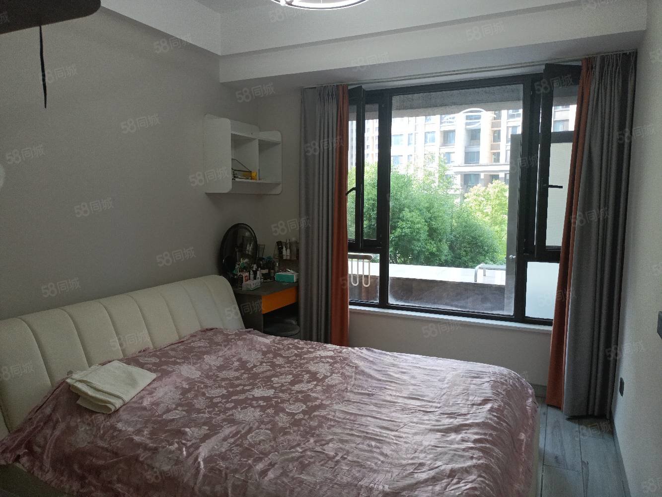 金马御龙城5室2厅3卫228㎡南北195万