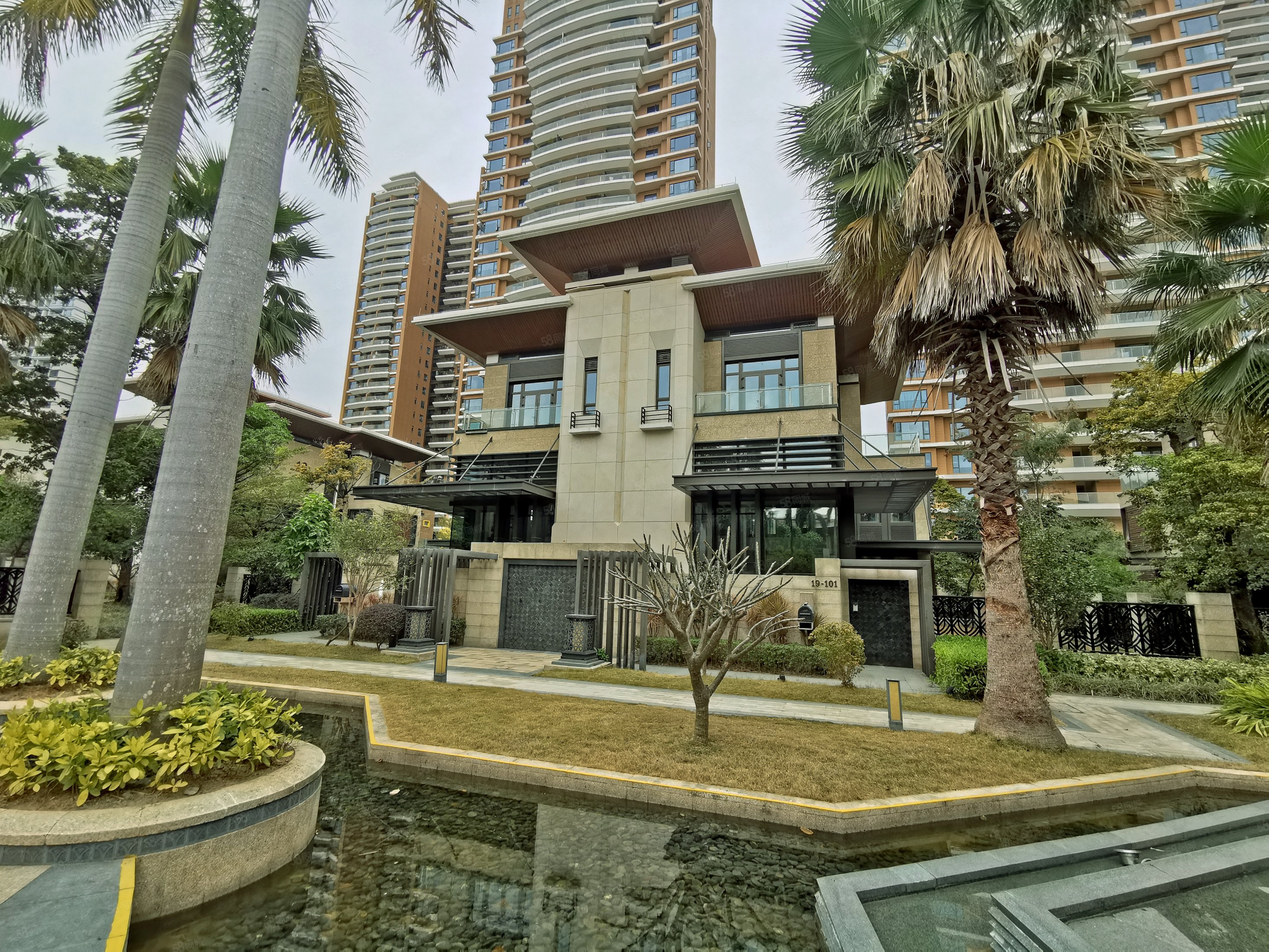 华融琴海湾(别墅)5室3厅6卫280.28㎡南北0万