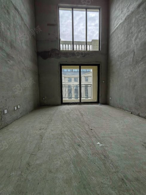 阳光城花满墅3室2厅3卫166㎡南北160万