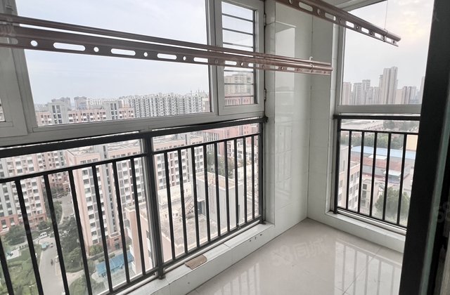 振华北，三室双卫带车位，阳光逸墅，好楼层，东昌东，实验