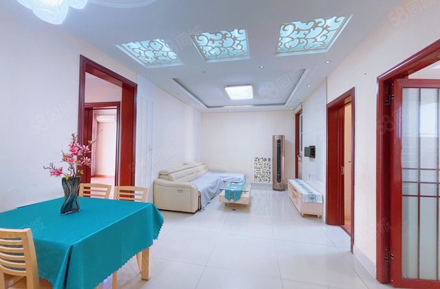 急售 市中心湖边观景房电梯好楼层 三室两厅 带储藏室和车位