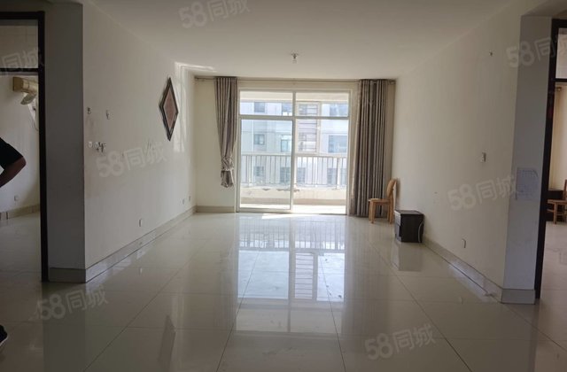 湖边  畅博怡情湾  步梯五楼  有车位地下室 可按揭