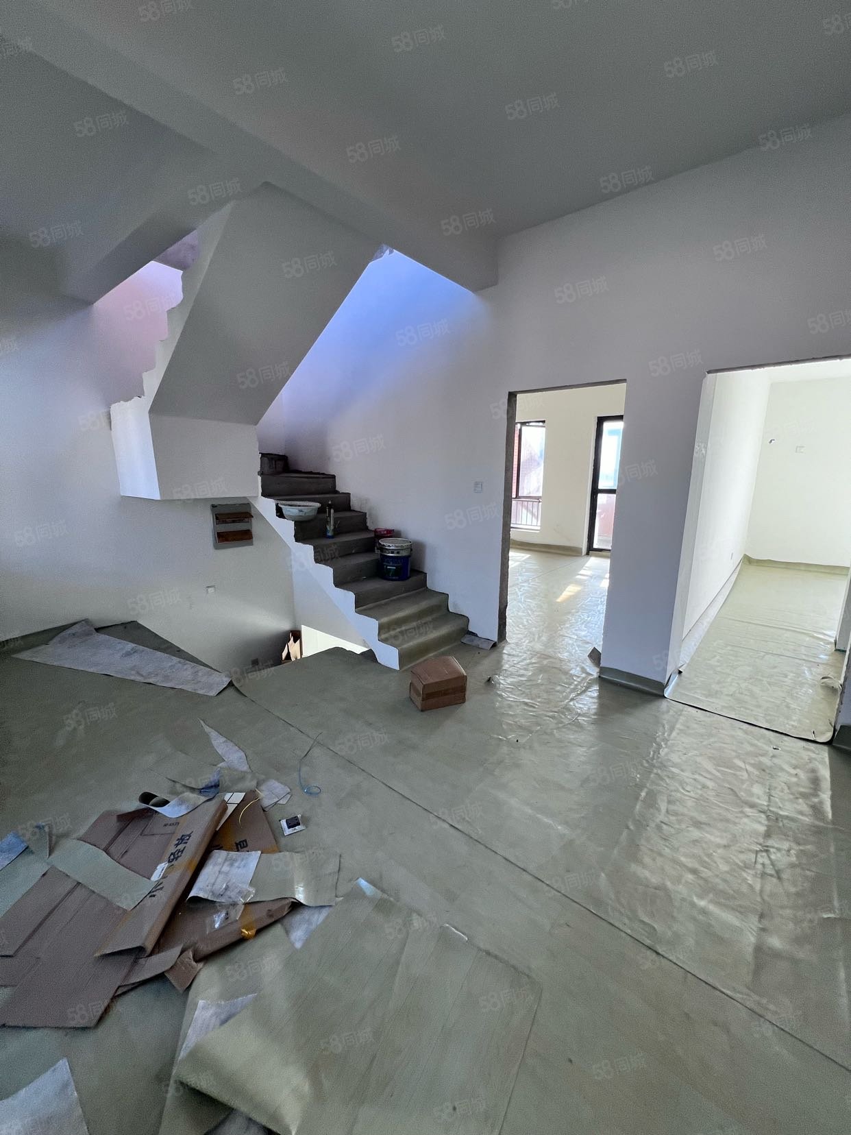 逍遥绿苑4室2厅2卫177㎡东140万