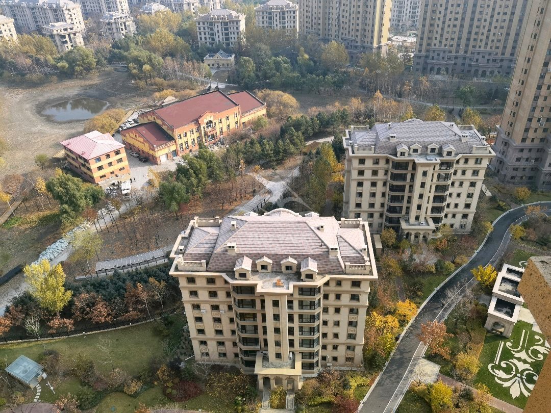 宏润翠湖天地澜园3室2厅2卫154㎡南北240万