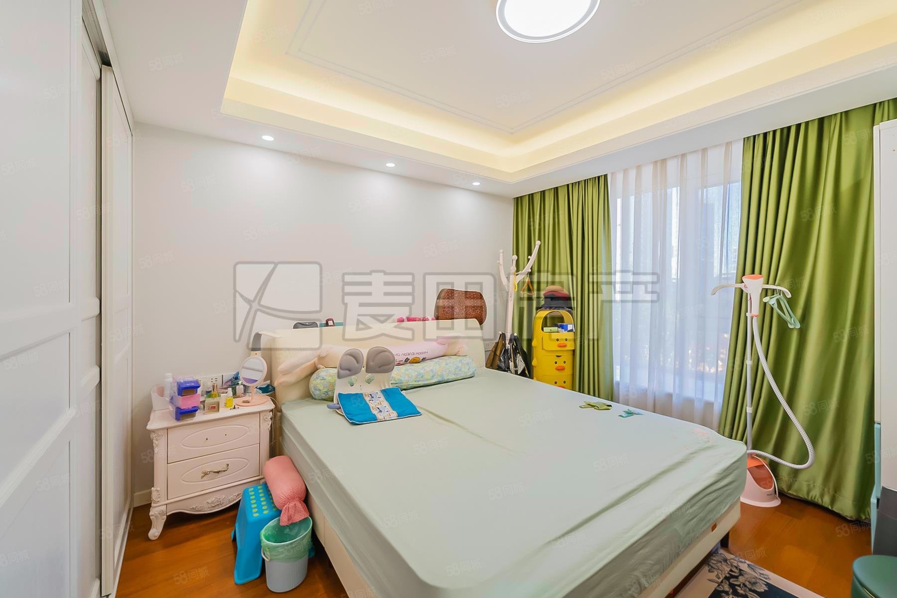 國風上觀4室2廳2衛(wèi)196.4㎡南北1350萬