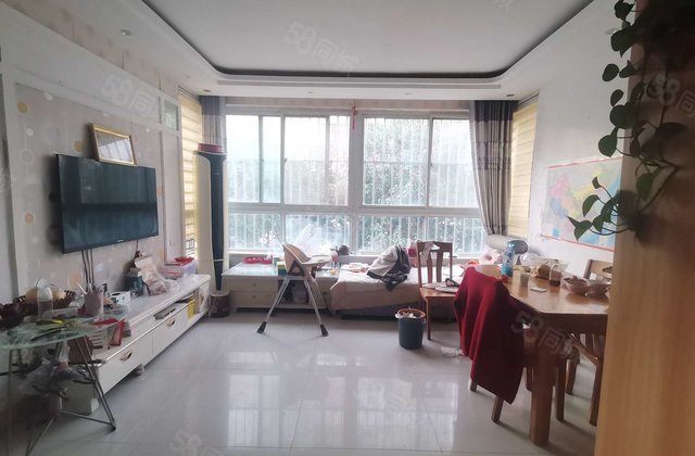 嘉明西边户二楼，精装修看房方便周围大型超市，购物方便九中双语