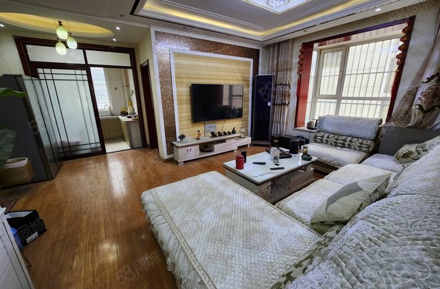 万达北~莲湖花园二期~洋房~中间楼层东边户户型好~精装~