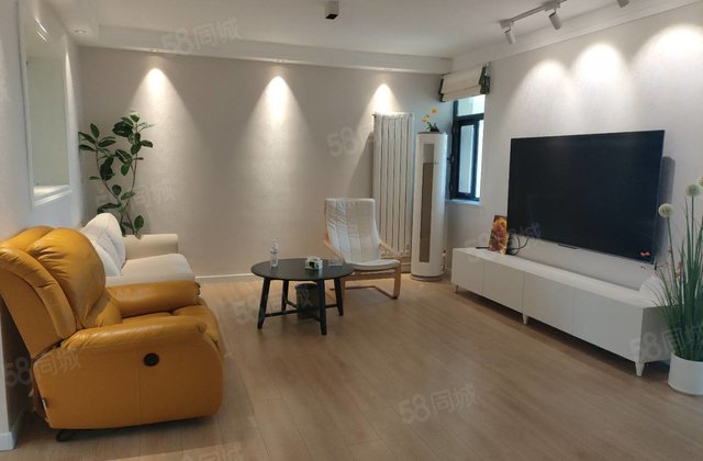 金凤龙庭 精装可拎包入住 带电梯 交通便捷 双卫生间 楼龄新