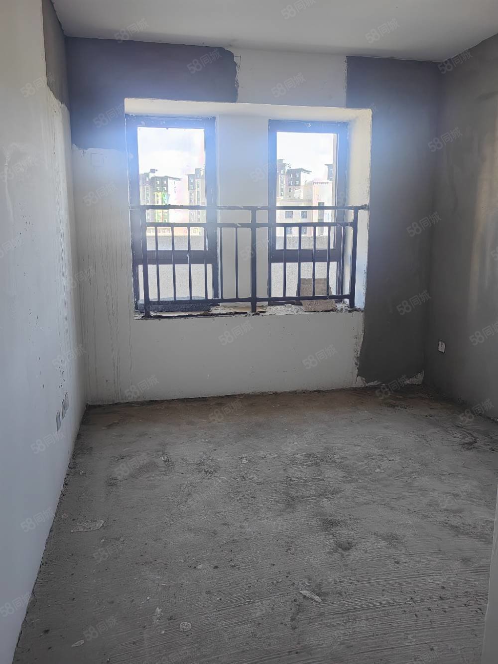 绿地斐勒公馆3室2厅2卫147㎡南北79.5万