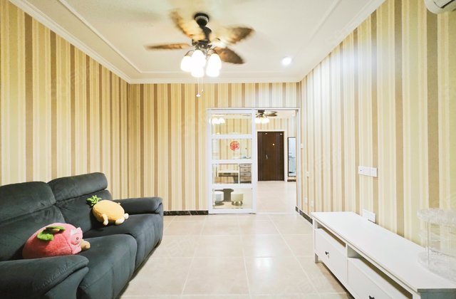 绿地新里花园一期1室2厅74.77㎡89万二手房图片