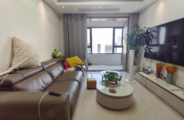 妇幼保健院，城市之尊，精装三室，带车位储藏室，免大税