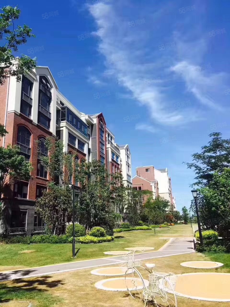 招商莱顿小镇山海郡3室2厅2卫140㎡南北209万