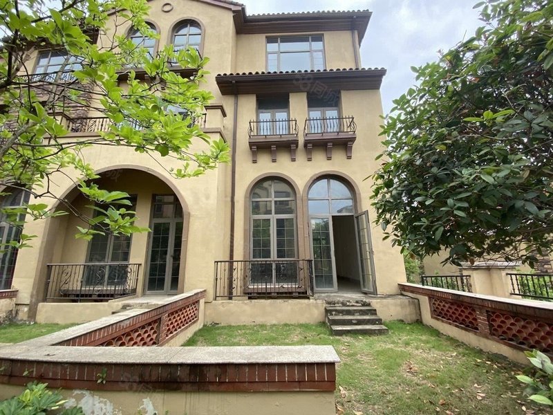 天府新区 现房联排别墅5层!私家花园带车库!和贵南山上