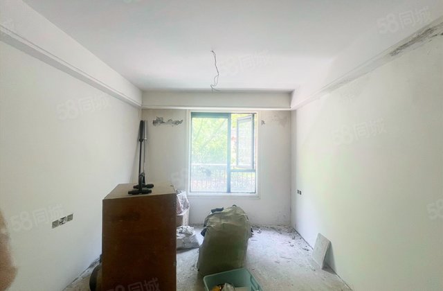 保利山庄4室2厅96.2㎡141万二手房图片