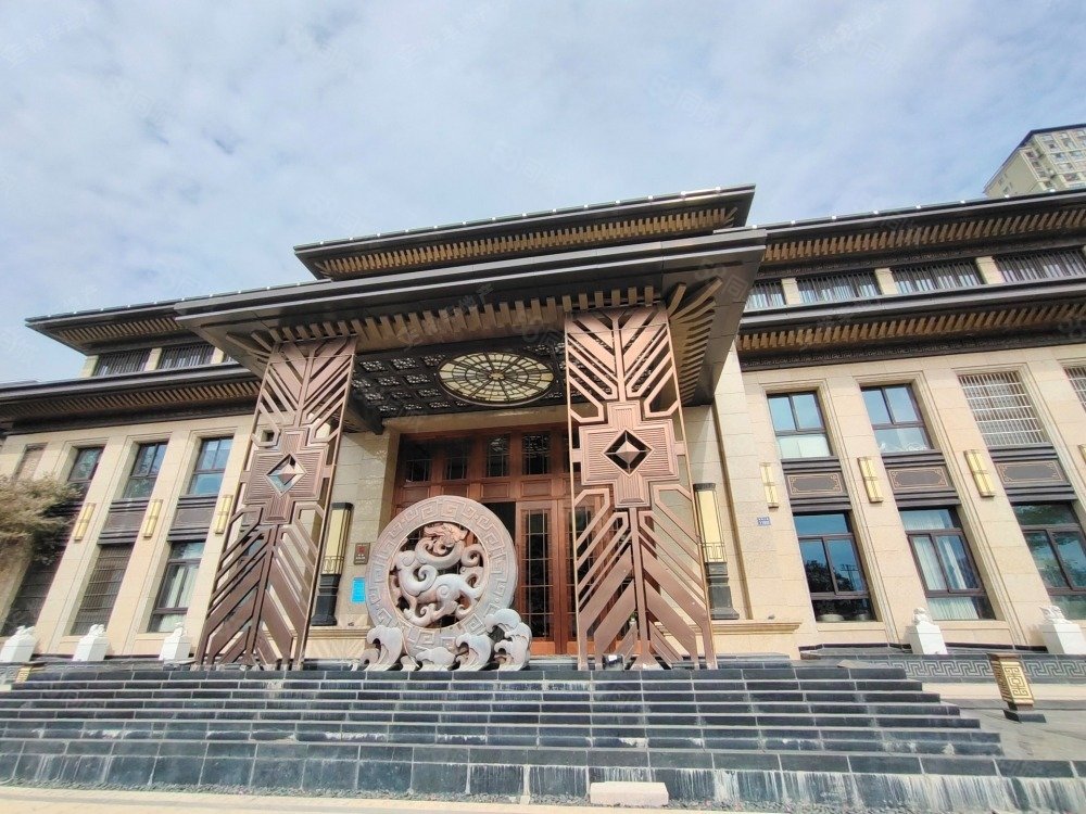 中梁首府壹号院4室2厅2卫131.8㎡南356万