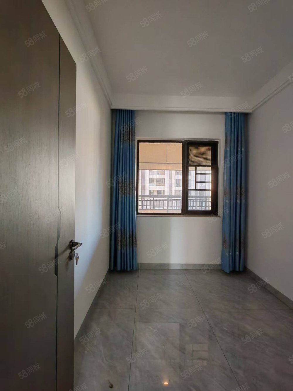 吾悦广场悦湖公馆3室2厅2卫125㎡南北88万