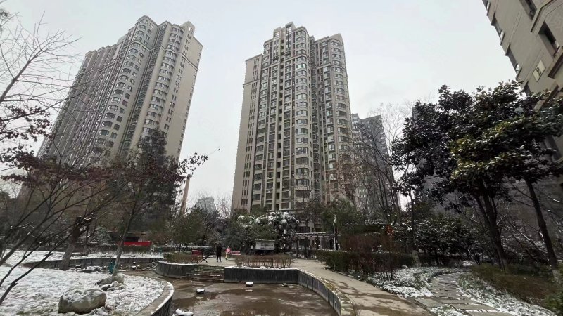 出行方便 南北通透 装修好 购物方便 医疗配套成熟,荣城小区-西安58