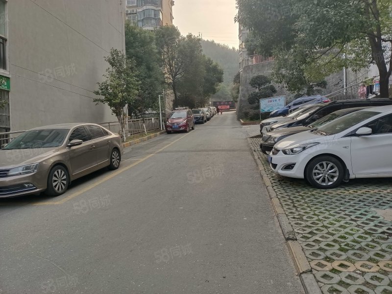 龙腾花园2室2厅1卫105㎡东46.8万