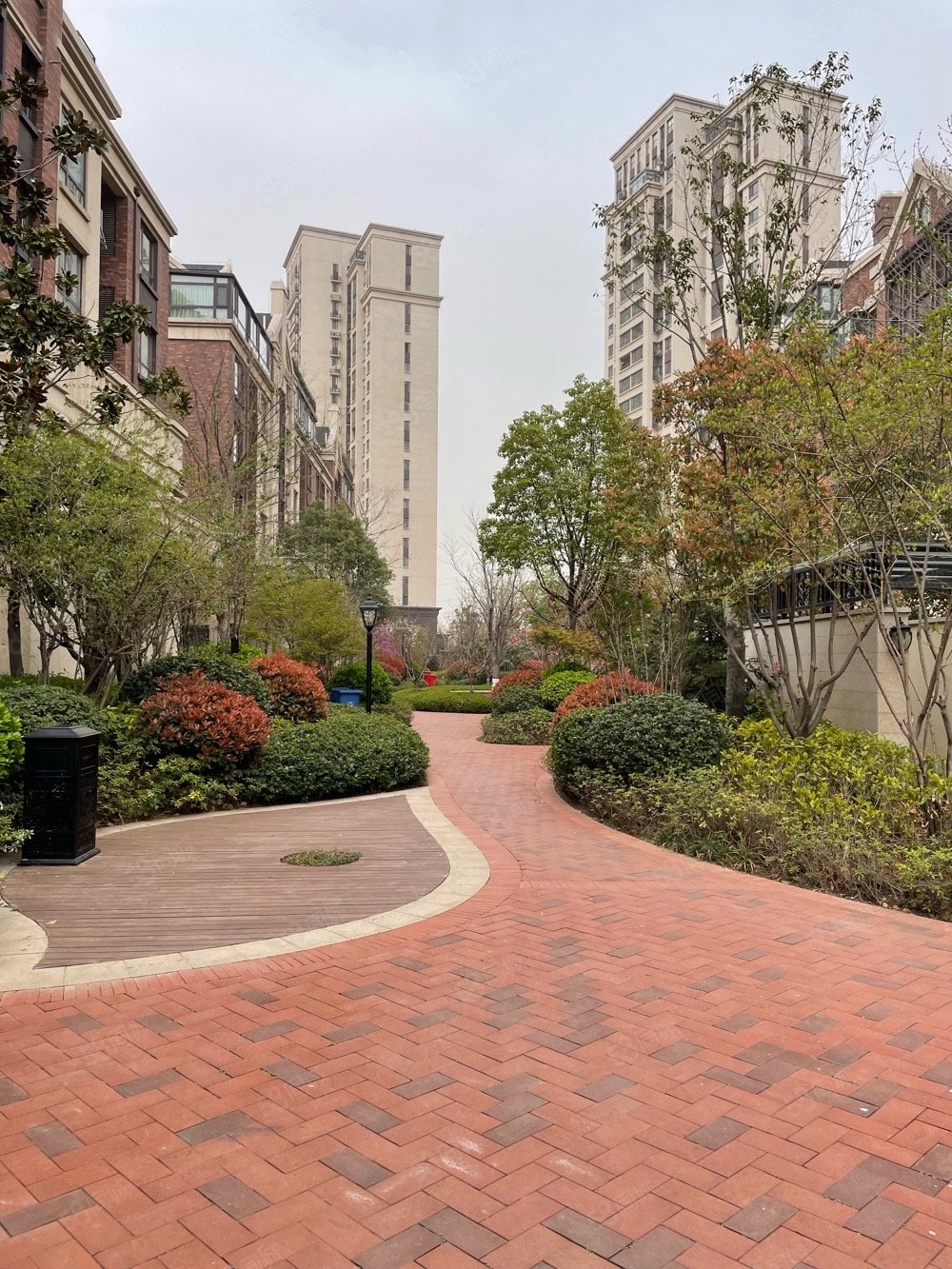 枫华西湖湾3室2厅2卫129.18㎡南北125万