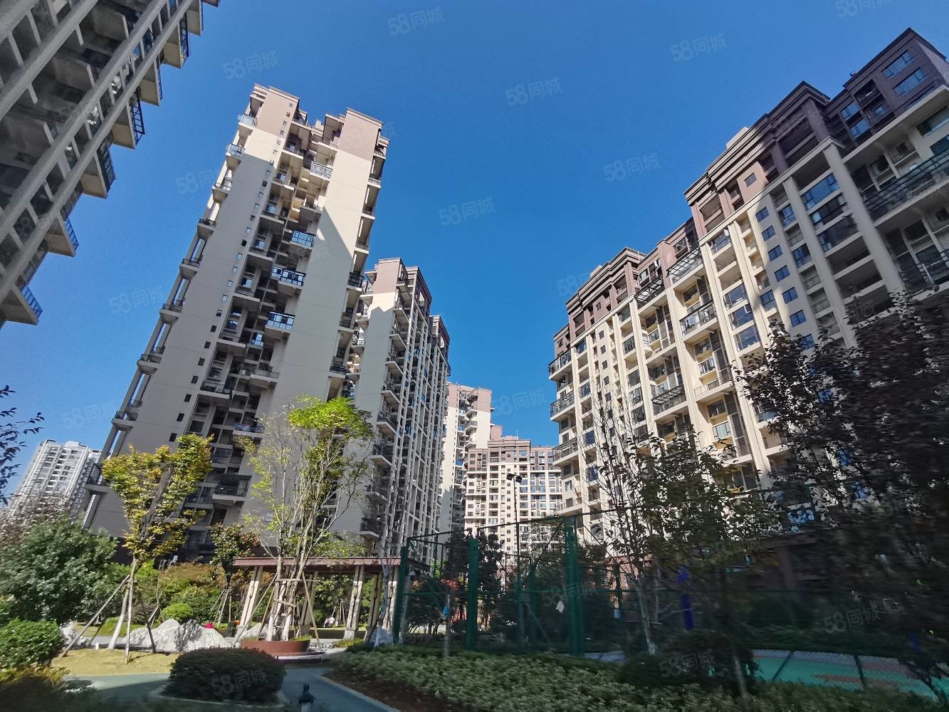 中建幸福城(b区二期)3室2厅2卫111㎡南北70万