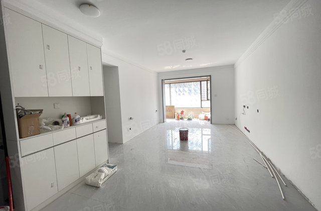 湖雨上院。精装修，东边户带车位储藏室 中间楼层可按揭