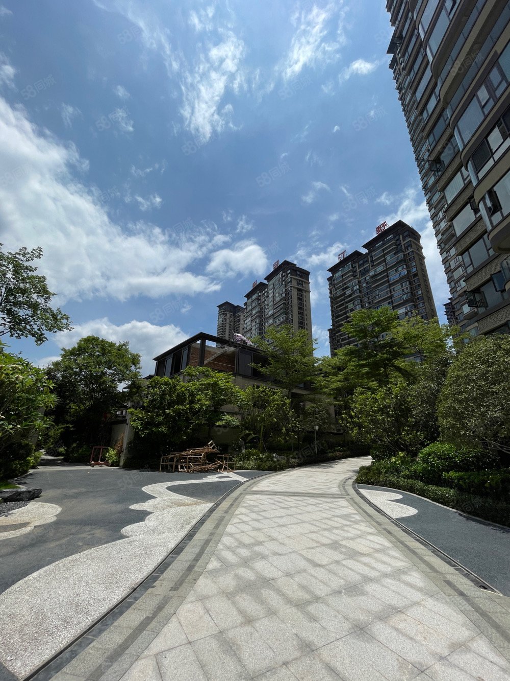 保利冠江墅4室2厅2卫177.79㎡南北320万