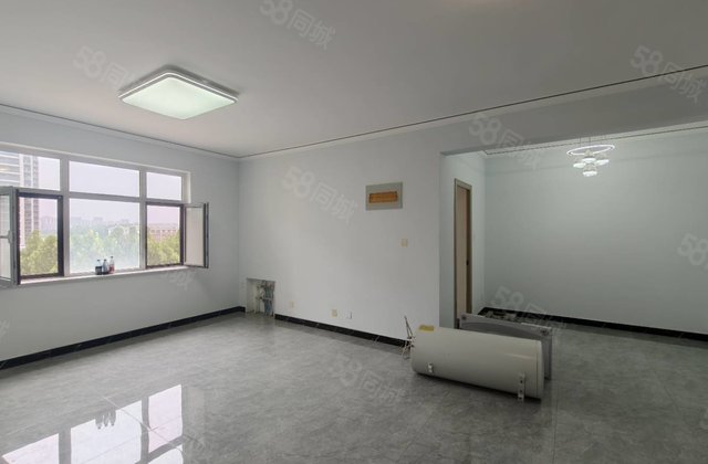 装修好 南北通透 小三房 正规商品房 带电梯 楼龄新