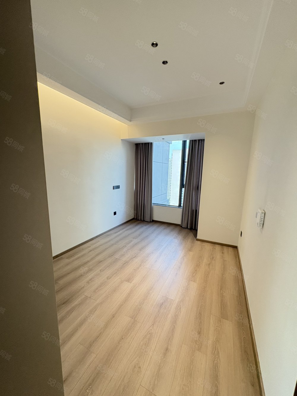 天秀湾4室2厅2卫202㎡南北270万