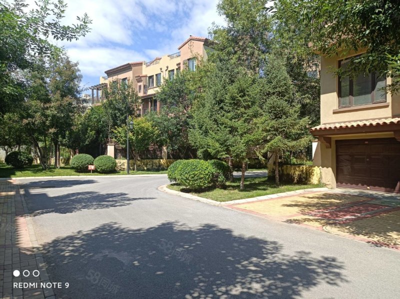 孔雀城大湖旁荣园别墅固安八中路北免费停车