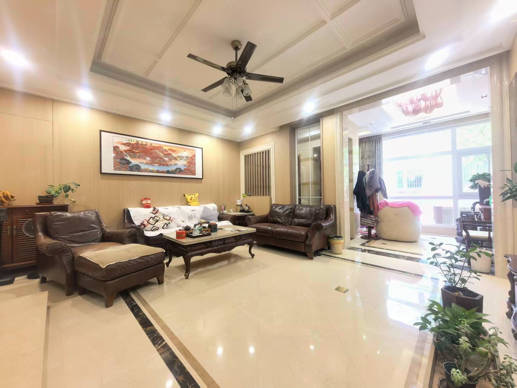 天鵝堡4室3廳4衛(wèi)247.03㎡南北830萬