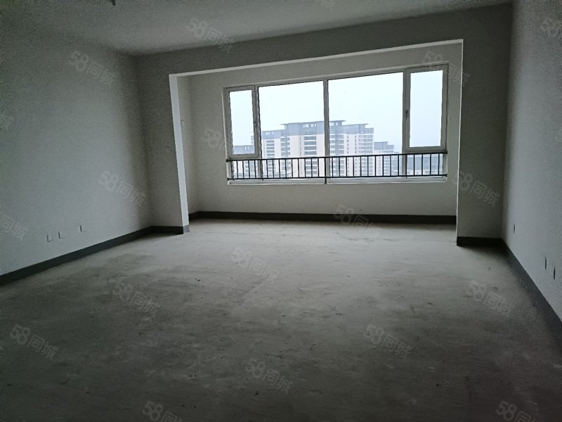 幸福里嘉苑4室2厅3卫185㎡南160万