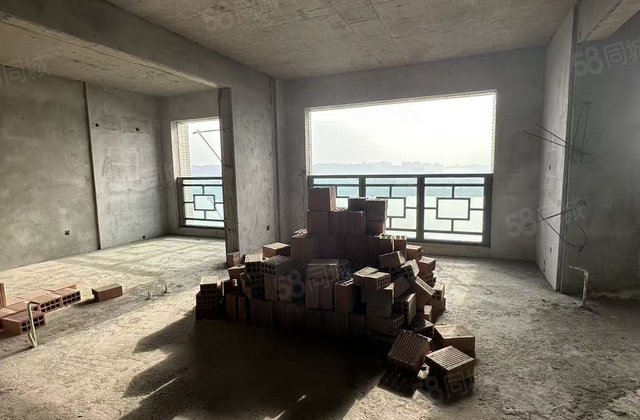 鑫龙湾4室2厅130㎡64.8万二手房图片