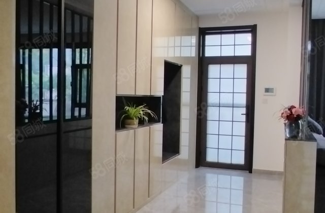 东昌府院 5室3厅两卫，地上三层，前后大院，超低密度