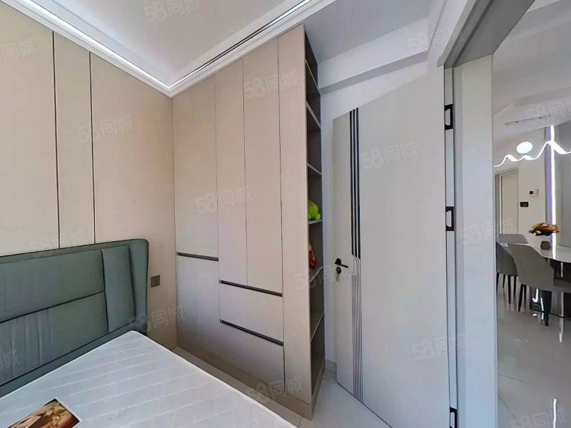 中东帕萨迪纳3室2厅2卫105㎡南北52万