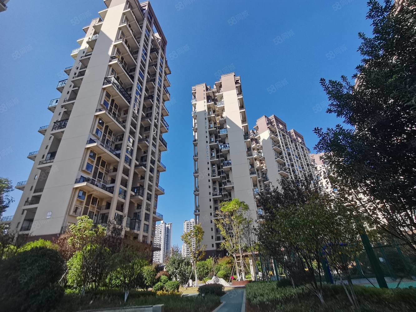 中建幸福城(b区二期)3室2厅2卫111㎡南北70万