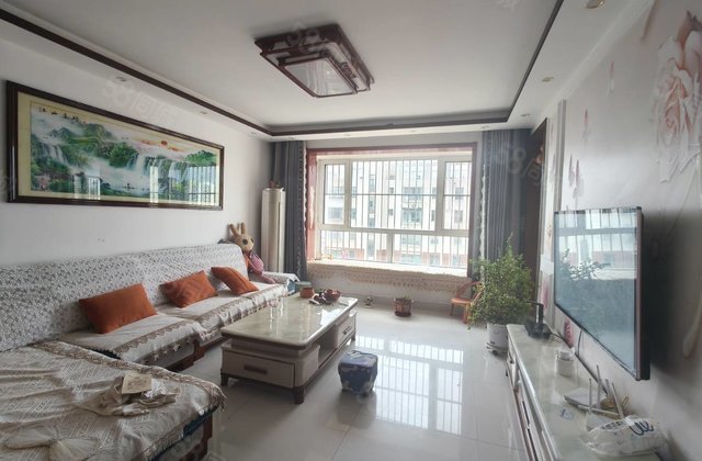 湖边房观澜一品，畅博怡情湾电梯房二室二卫。