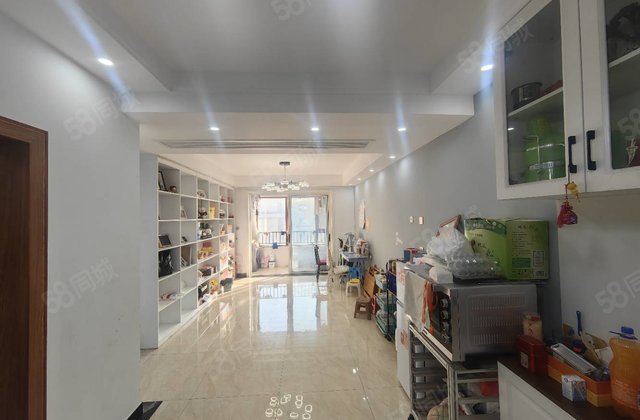 东关国际东区商品房。中间楼层。送储藏室。车位。急售急售