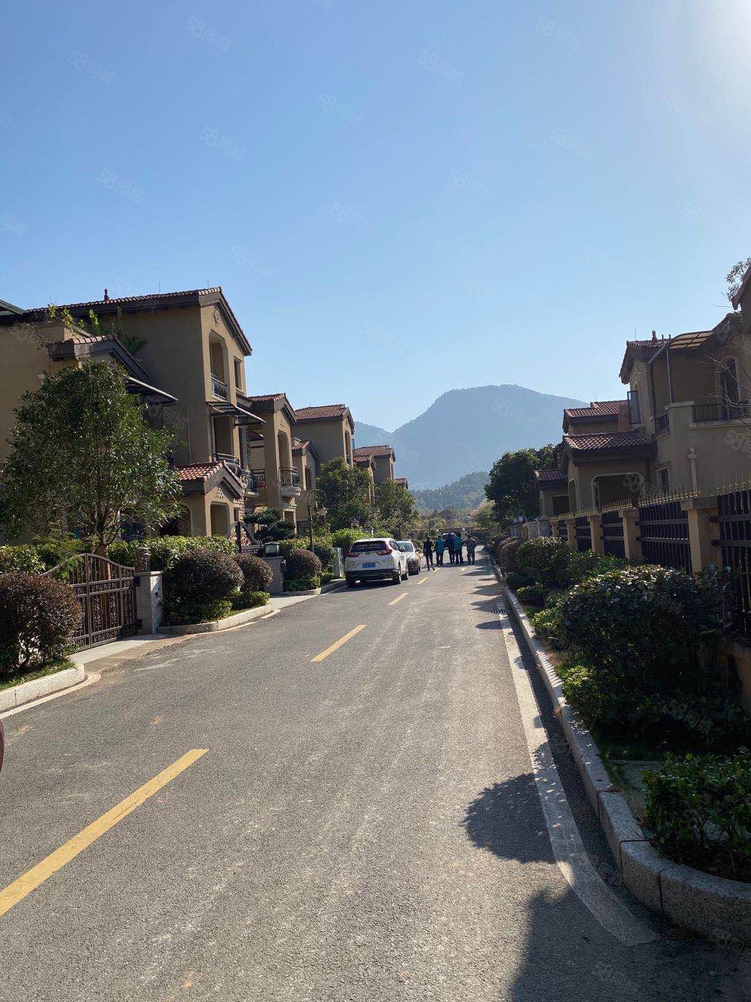 武夷山碧桂园6室1厅3卫360㎡北320万