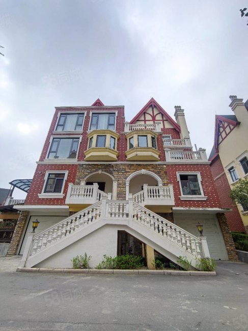 园艺山人工湖旁双拼别墅双车库带私家花园100多平随时看房