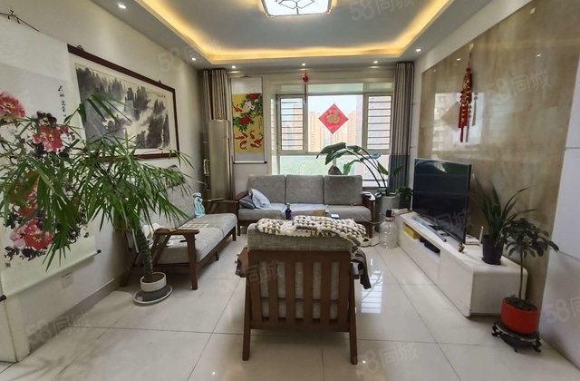 二中文苑消防队家属院海德公园，东边户三室户型方正，看房方便