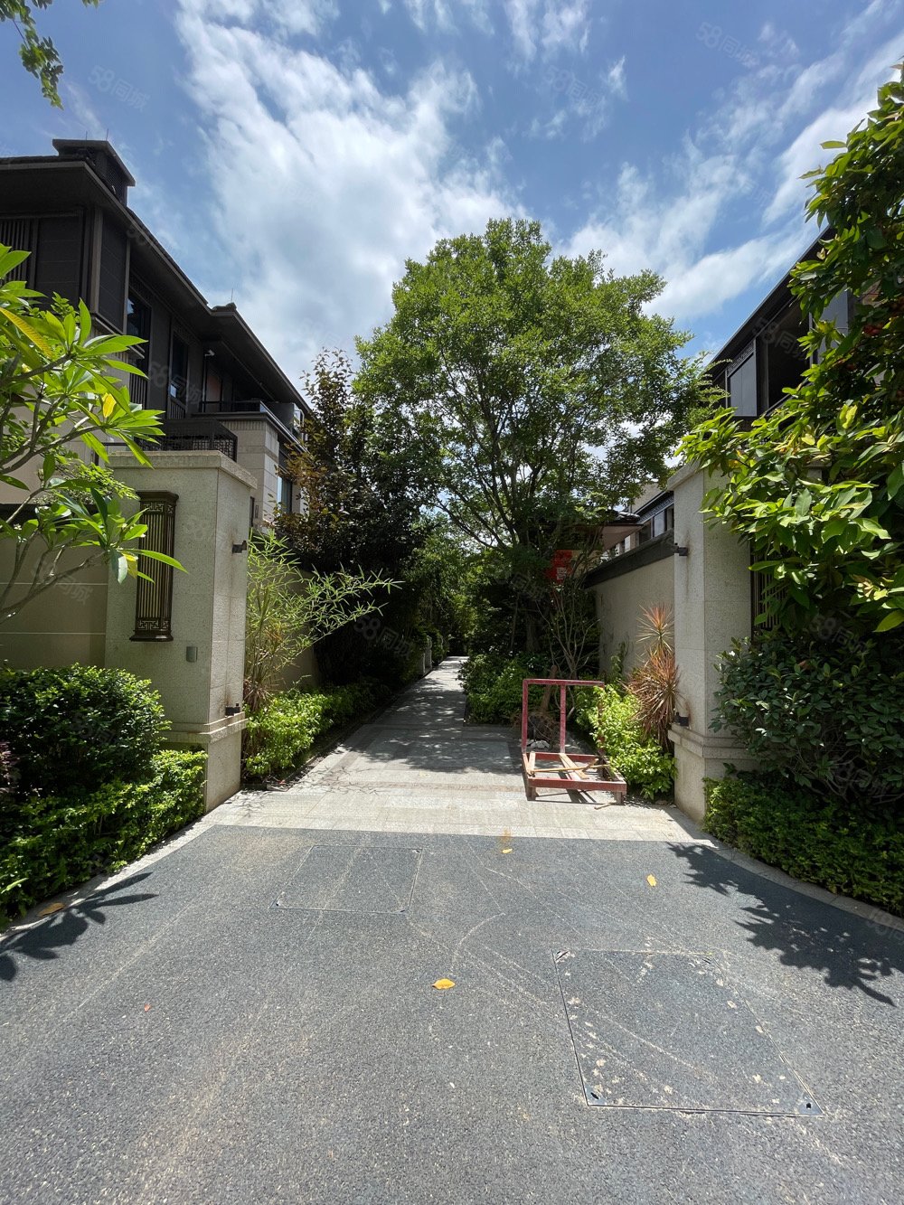 保利冠江墅4室2厅2卫177.79㎡南北320万