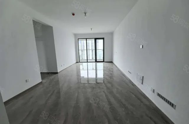 芳华新出三室双卫好楼层，带车储，单价仅合8000多，假期必卖