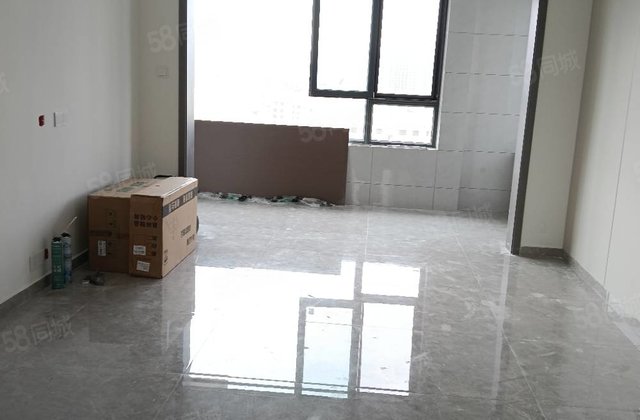 汽车站东，新房未住，带车位地下室，四叶草户型，星光时代美境