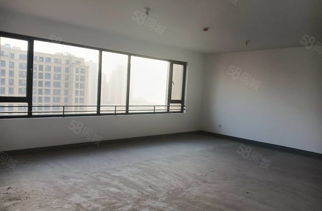 百合新城  独梯独户 四室两卫 带车位储藏室 全明户型随时看