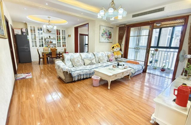 和昌国际城二期3室2厅2卫118㎡南北79万